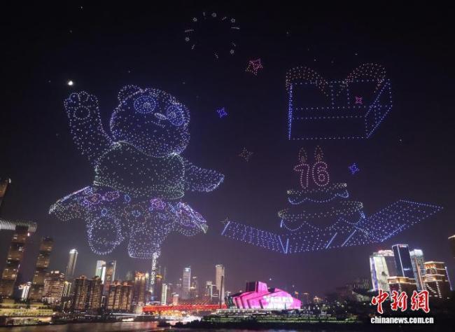 国庆旅游 无人机与烟花秀最配了 光影画卷庆华诞