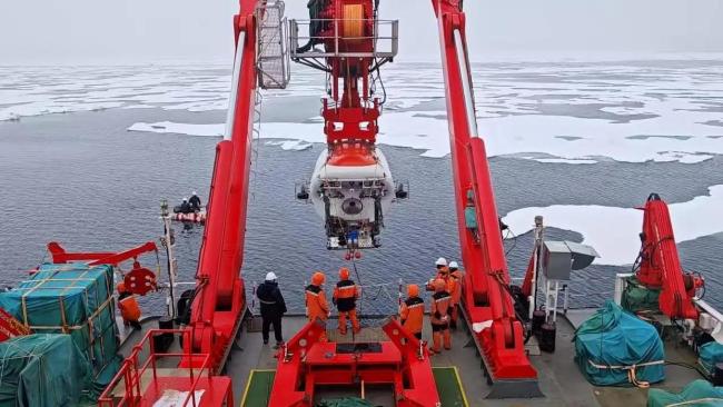 中国完成首次极区载人深潜调查任务 探索北极深海奥秘
