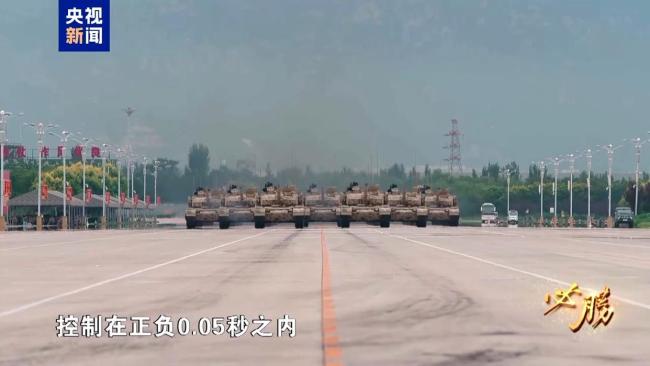 空中梯隊如何做到米秒不差 閱兵訓練畫麵首次公開