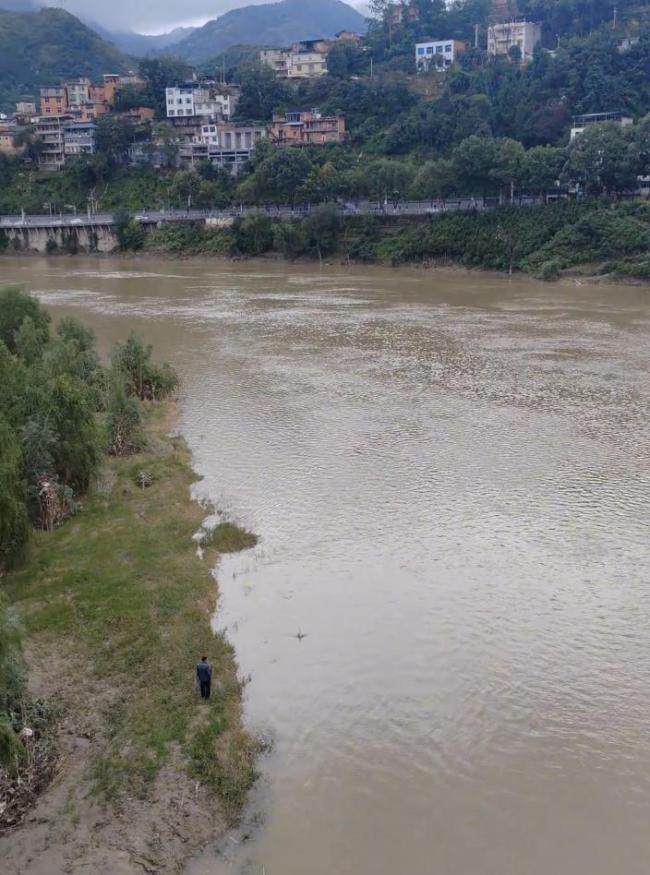 当地回应新郎在结婚当天跳河