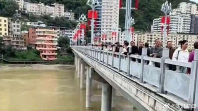 别让跳河的痛成了键盘断案的“瓜”