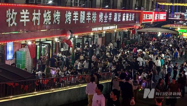 再访淄博：网红喧嚣事后的万亿宏愿 从“烤”场到产业引擎