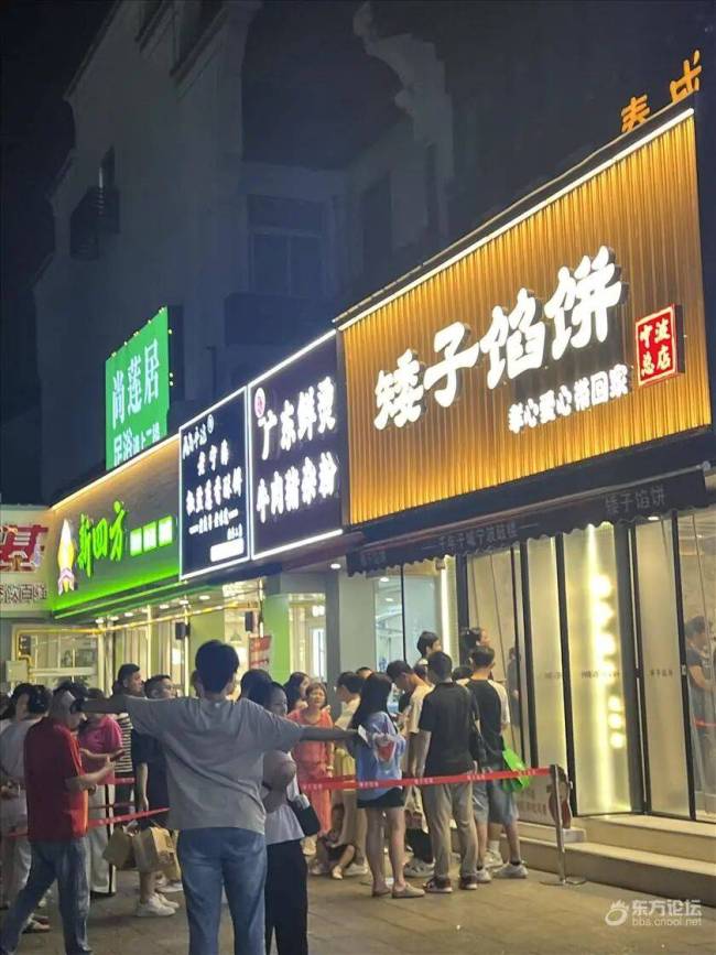 国庆假期宁波鼓楼这家排队王生意夸张 网红店火爆异常