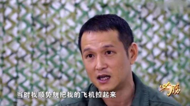 歼-16驱离的外军隐身战机是F-22吗 四代半反杀五代机