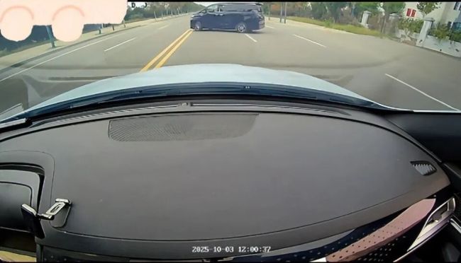 网约车遭一男子别车 男子自称公安 行车记录仪拍下全过程