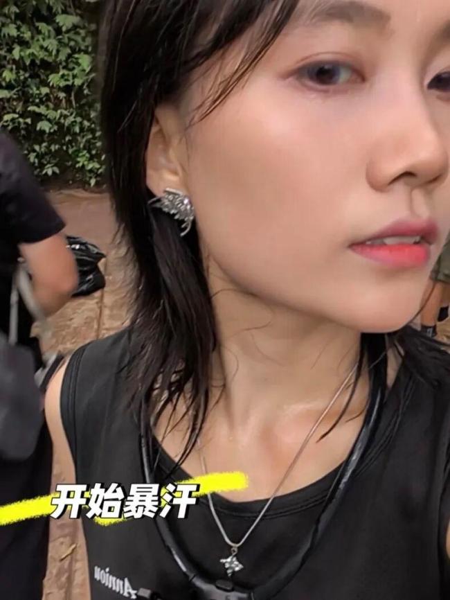 国庆女陪爬：不搞擦边闷声发财 女性♀️陪爬悄然兴起