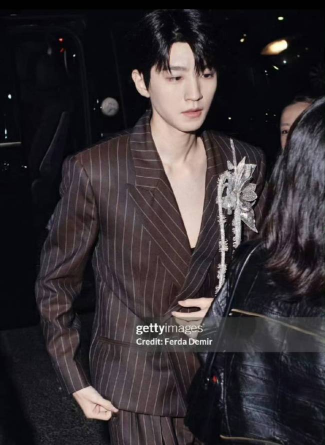 王俊凯工作室修图遗落了个鼻子 年度最搞笑修图事故