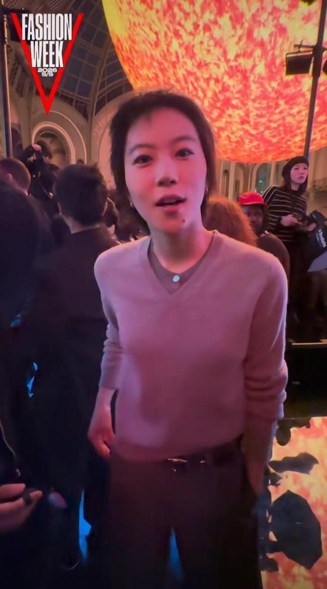 周迅窦靖童同框热聊 忘年闺蜜秀场重逢