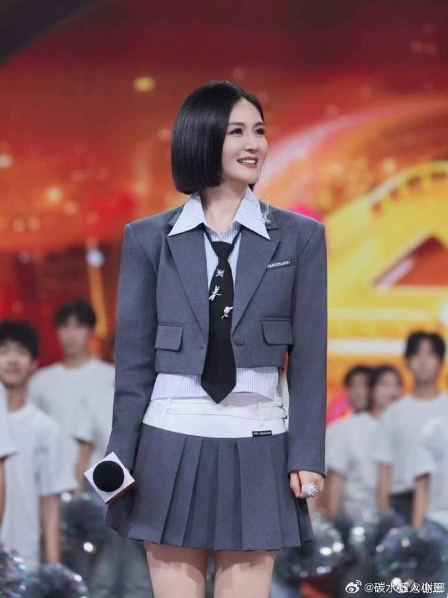 谢娜首次主持央视秋晚唱四川话rap 家乡情与专业素养的完美融合