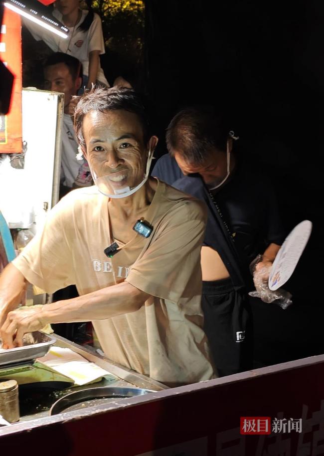 雞排哥回應嘴唇發(fā)紫發(fā)白：缺氧所致，堅持出攤獲網(wǎng)友關心