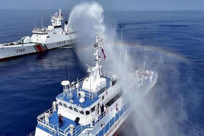 菲律宾船只偷摸闯黄岩岛意欲何为 试探边界未果