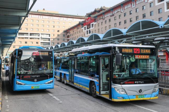 北京西站迎来返京高峰地铁为8100余名凌晨抵京旅客加班到2点 打车排队实时显示不再只“傻等”