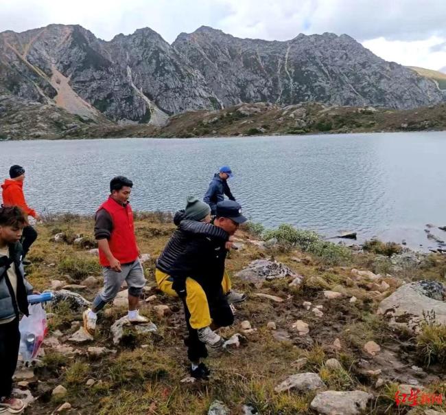 甘孜党岭女游客高反获救 仍在ICU 生死未卜引关注