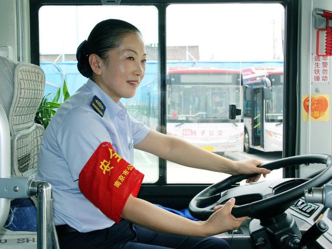 收费员暖心提醒司机卡点省过路费 速度与温度的平衡