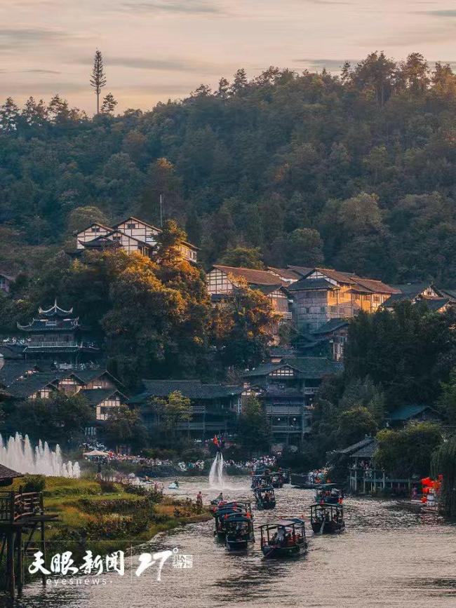 贵州：双节叠加旅游市场活力澎湃 文旅融合引热潮