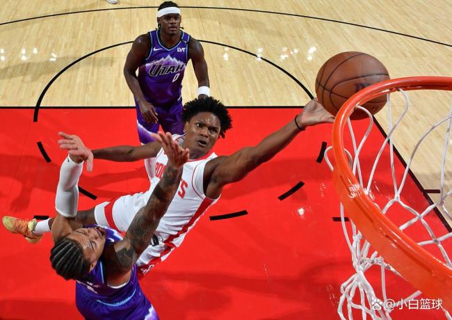 NBA季前赛：杜兰特首秀20分火箭轻取爵士 申京13 13引七人上双 火箭多点开花