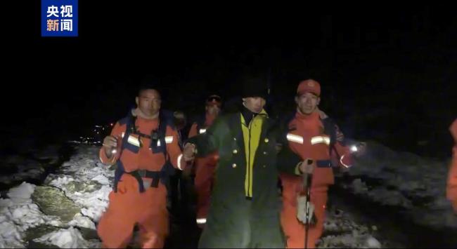 嘎玛沟最后一批徒步游客抵达曲当镇 救援力量全力保障安全