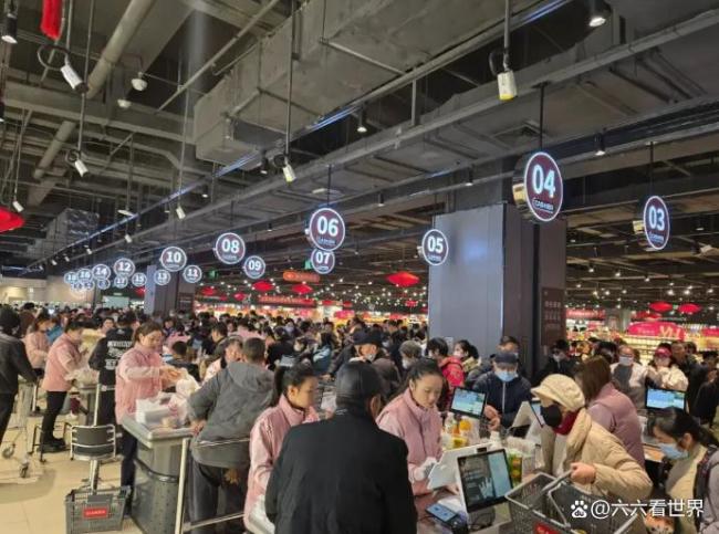 胖东来国庆8天卖了8.2亿 超市比景区更热闹