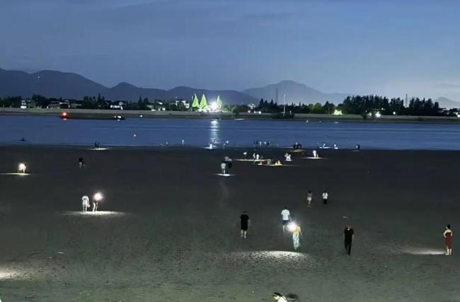 200斤小伙醉酒坠江 漂浮7个小时被救