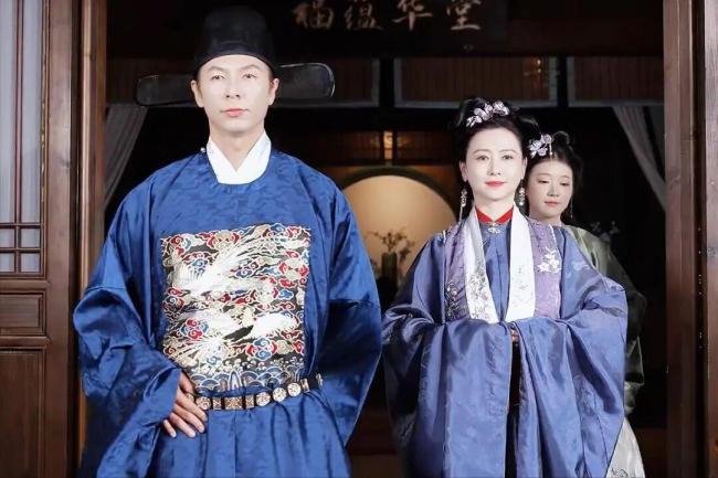 翁虹母女哭成泪东谈主 传统成东谈主礼感动世东谈主