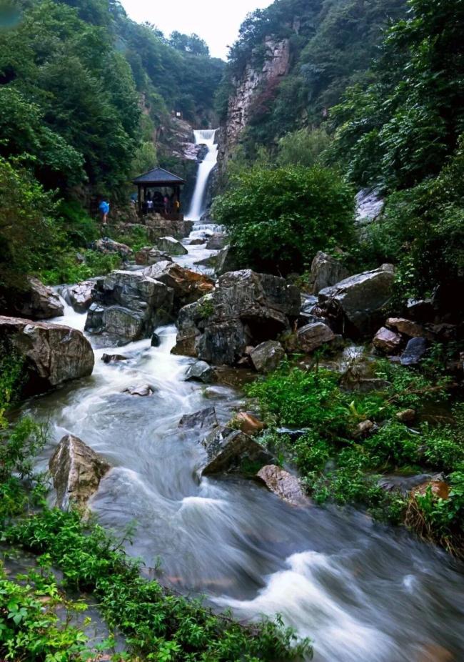 山东多处景区因降雨推出晴天险 雨中游园更添保障
