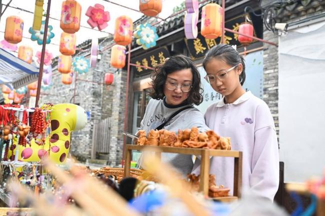 假日经济里的消费新趋势 文化体验引领潮流