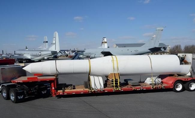 朝鲜“最具威力”核武器亮相 新型潜射导弹震撼登场