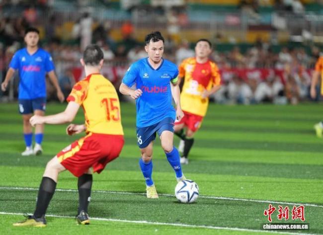 西班牙HLK队携手“村超”点亮国庆 足球热助推文旅消费