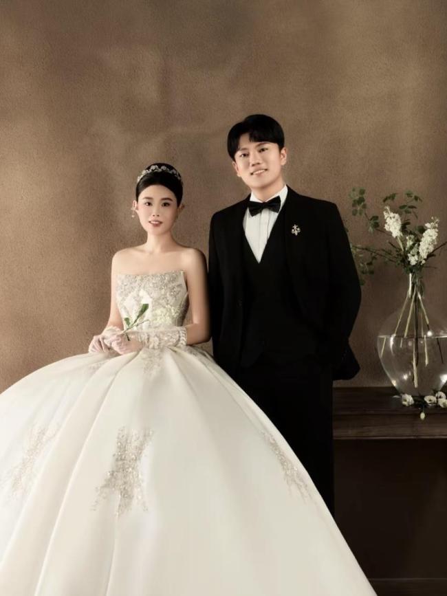 千万富翁给丢失25年儿子婚礼办40桌 迟来的幸福庆典