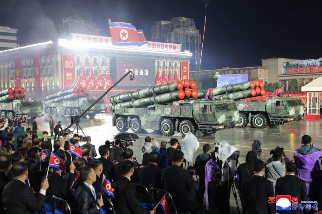 盘点朝鲜阅兵亮相武器装备 多款新型兵器首秀