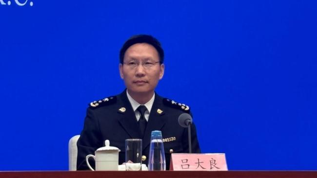 海关总署回应“进口弱于出口”