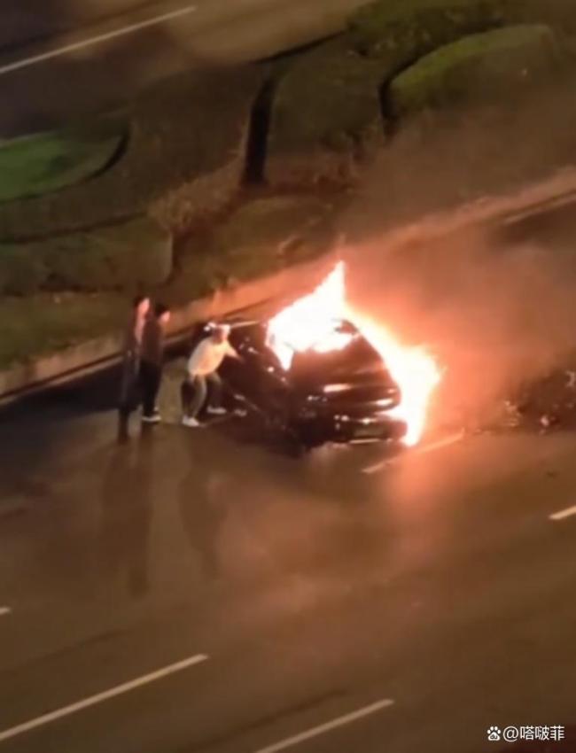 成都一小米SU7车祸后起火驾驶员遇难