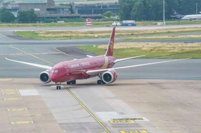 吉祥航空回应安全员侵占旅客手机：已解聘