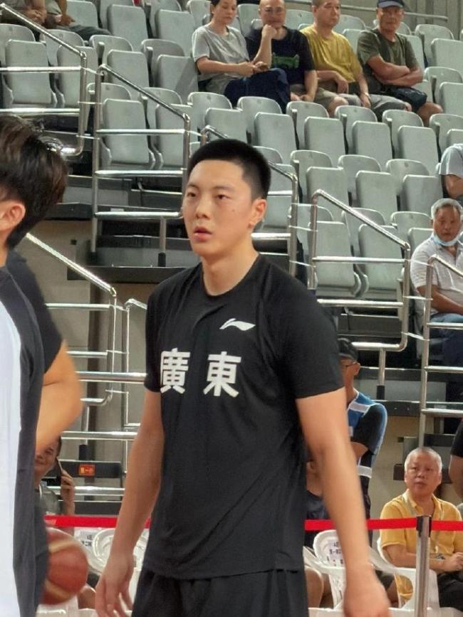 广东全运男篮胜美国肯尼哈奇男篮 赵睿回归首战亮眼