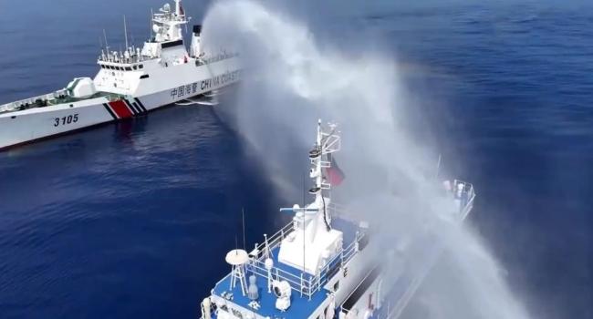 菲律宾在南海动手 中国海警水炮全力输出 局势升温背后的博弈