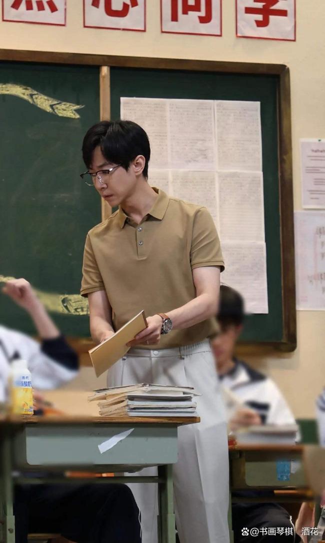 张维伊变帅了 新造型获赞无数