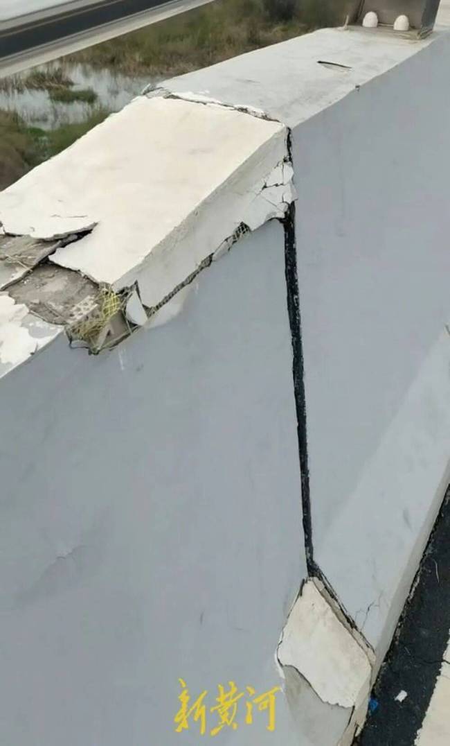 唐山迁西一桥梁疑似移位下沉