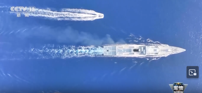 现场画面!歼-16和054A黄岩岛巡逻 多型装备齐出动!