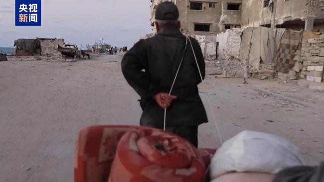 加沙老人：满怀希望归家 眼前只剩瓦砾