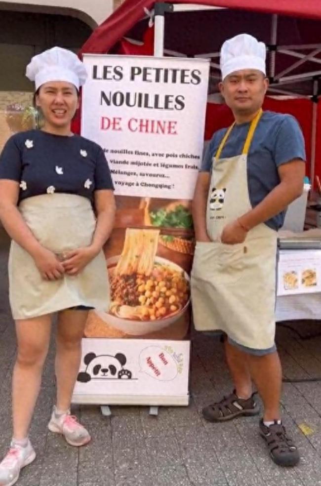 二孩妈妈比利时摆摊卖豌杂面月入6万