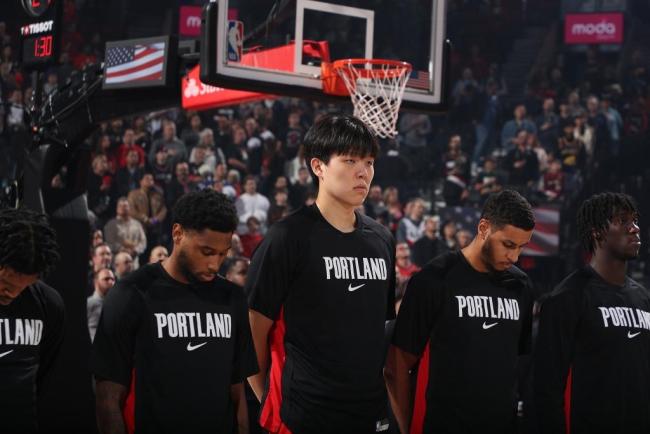 杨瀚森9分6板1助1帽 季前赛表现亮眼