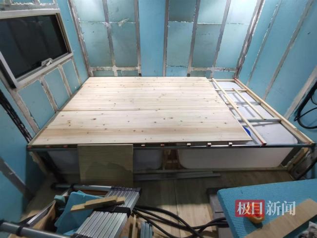 男子花30万自制重卡房车出游 梦想启程