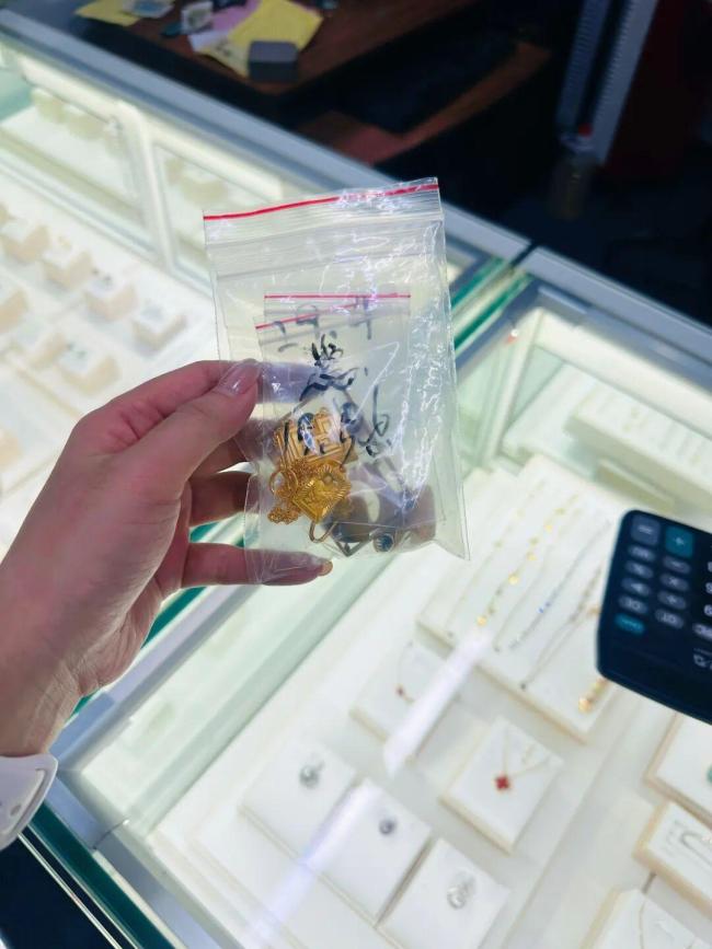 金价飙涨！“卖首饰，赚了近1万元”