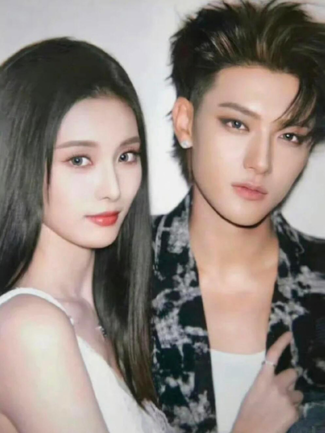 内娱第一对爱豆夫妻 黄子韬徐艺洋婚纱照全为右脸！