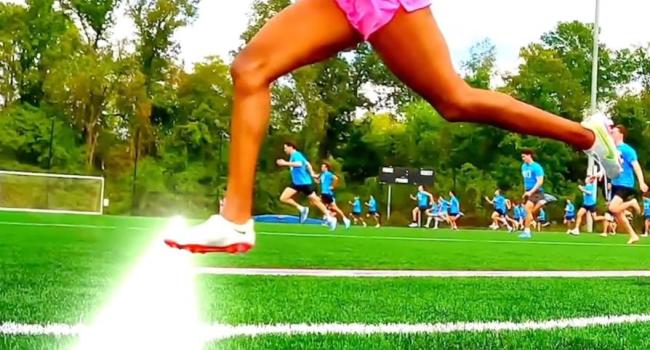 女子百米赛跑赢100名男大学生 女子百米三冠王再创神话!