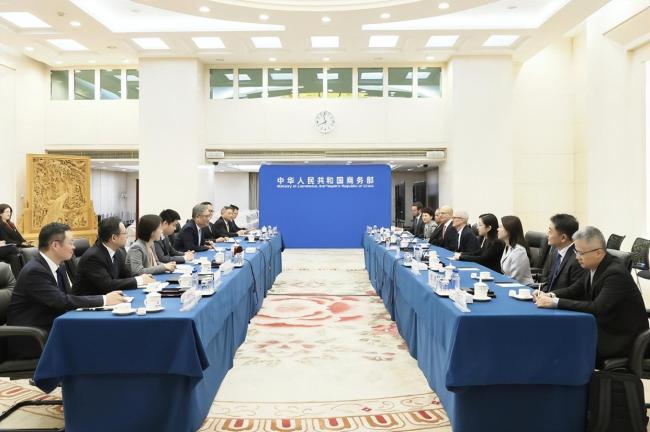 王文涛会见苹果CEO库克 共话中美经贸与合作前景