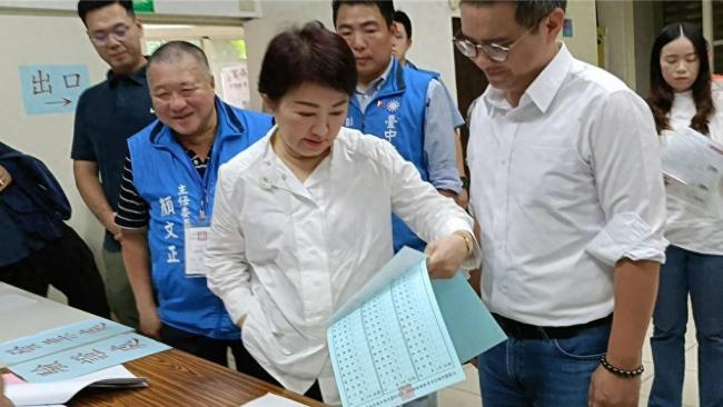 黄敏惠盼新主席能把大家都团结起来 做“桶箍”角色