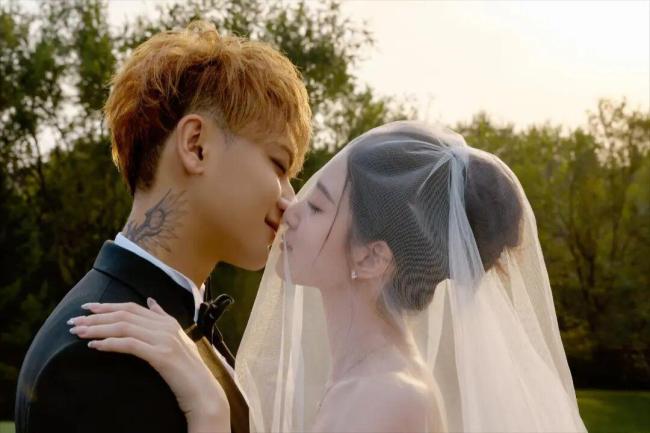 黄子韬徐艺洋晒婚礼照 甜蜜度拉满