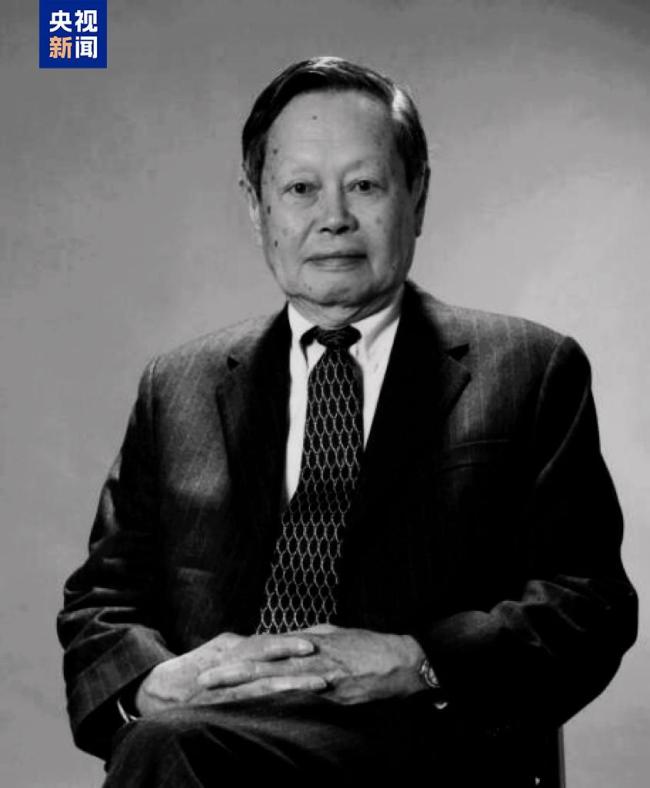 杨振宁的人生是探索未知的不朽传奇 心怀家国的永恒回响