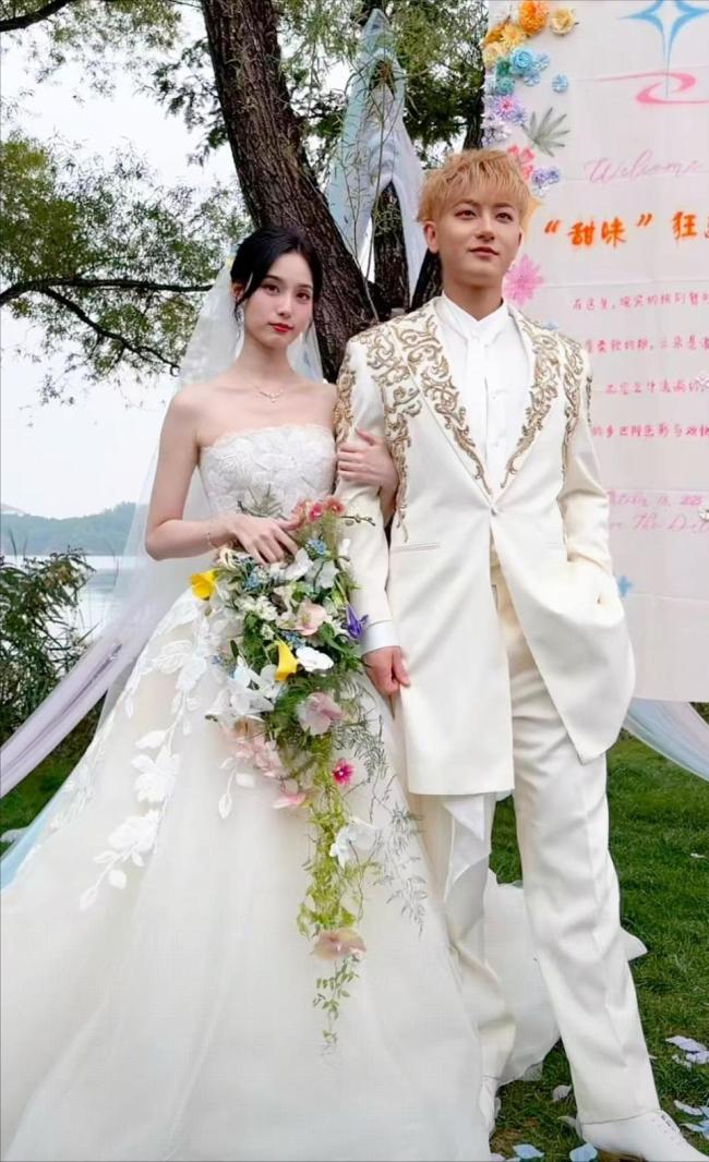 再浮夸的礼服是黄子韬穿就合理了 中二少年的婚礼狂欢